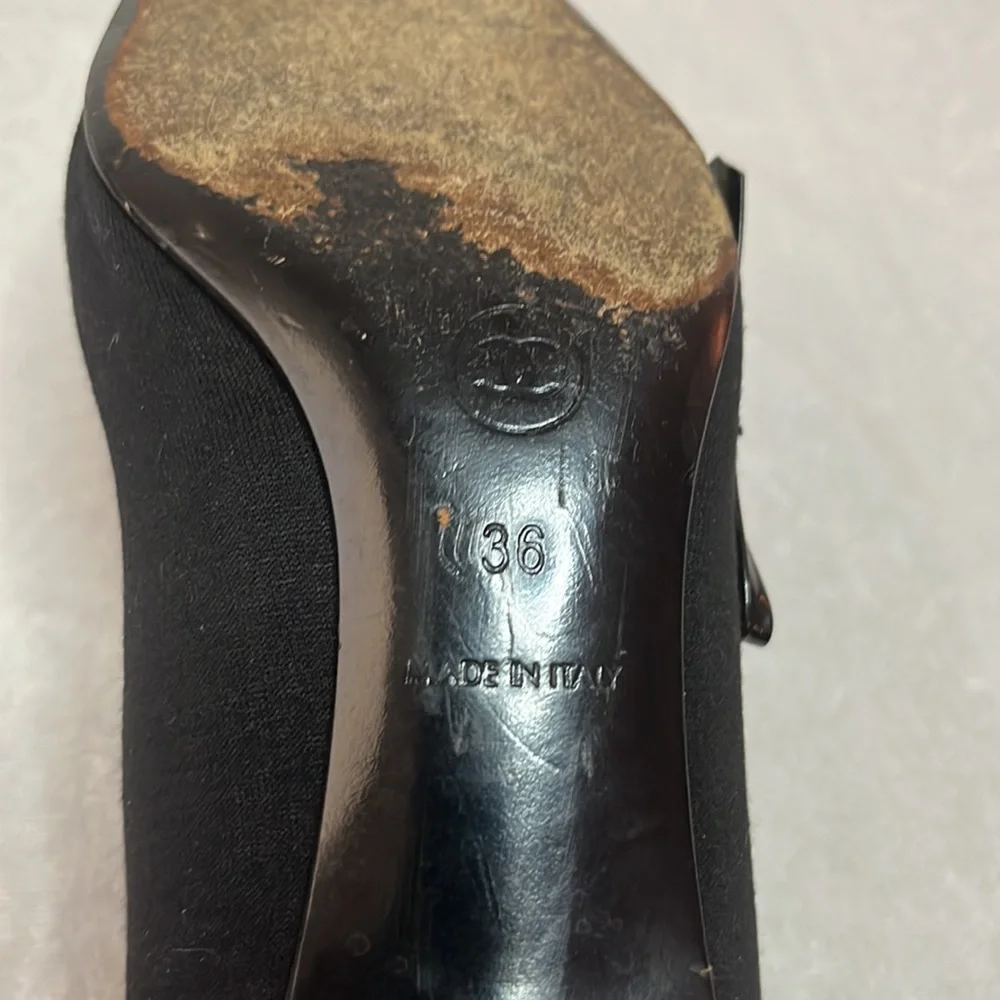 Chanel Cap-toe Pumps - Picture 4 of 7